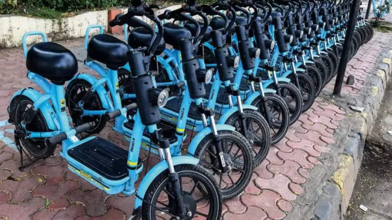 E-cycle gives motorists, pedestrians the blues in Delhi | Delhi News -  Times of India