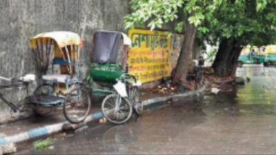 Kolkata: Man dies on way to hospital, body dumped