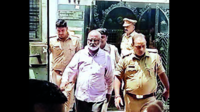 Cops recover arms, mobiles from home of Atiq Ahmed's lawyer in Allahabad