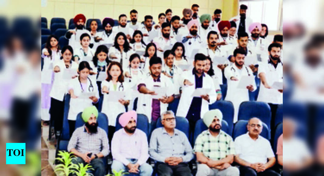 Vet Graduates Take Oath At Gadvasu Ludhiana News Times of India