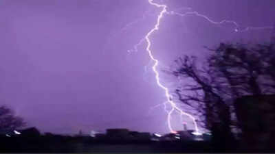 Lightning kills 2 farmers in Angul district