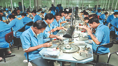 Slowdown effect: Diamond artisans get longer vacation in Surat
