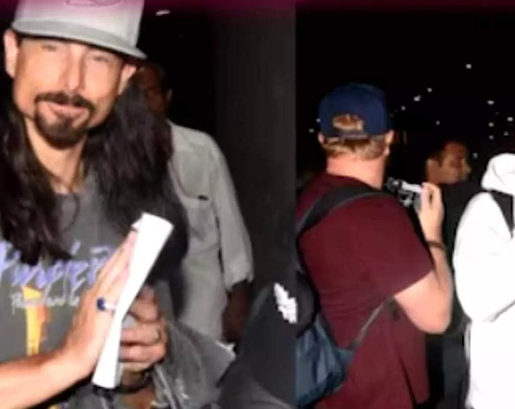 
Backstreet Boys land in Mumbai for concert, paparaazi scream 'ikade ikade'
