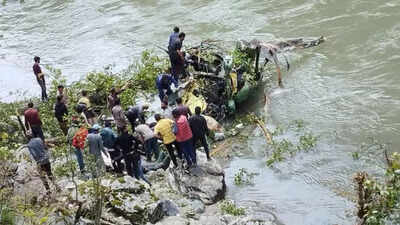 Army chopper crashes in J&K's Kishtwar, three injured shifted to Udhampur