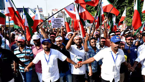 VHP, Bajrang Dal stage protests in Karnataka against 'ban' proposal of Congress