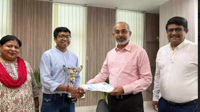 GM Metro congratulates latest star of Indian Chess