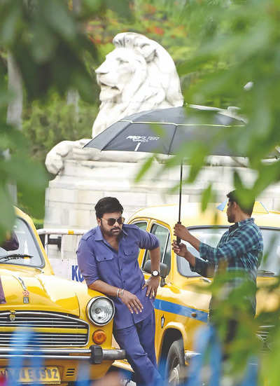 350 people, 30 taxis, 2 stars: Chiranjeevi at Victoria, shoots with Tamannaah