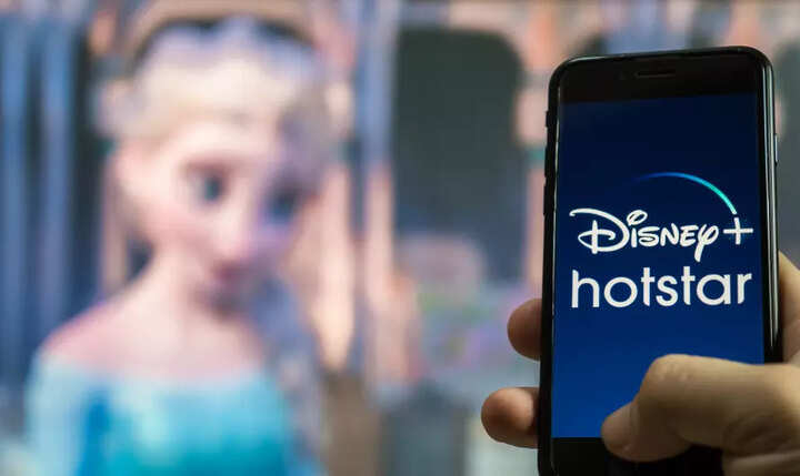 Боб Айгер : Генеральный директор Disney Боб Айгер, возможно, хочет продать несколько «активов» компании»/></p> <p>Это было время испытаний для Disney как компании. Бывший генеральный директор Боб Айгер вернулся после выхода на пенсию, чтобы взять бразды правления в свои руки. Однако похоже, что трудные времена для компании продолжатся. Сообщалось, что потоковая служба Disney — Disney + — потеряла 40 тысяч подписчиков в прошлом квартале. А теперь в отчете Bloomberg говорится, что Айгер хочет продать потоковые сервисы, другие активы и, возможно, даже все подразделение в Индии. </p> <p>В отчете Bloomberg говорится, что Айгер хочет продать или реструктурировать стриминговый бизнес в Индии. В отчете говорится, что Индия является одним из регионов, где компания понесла максимальные убытки. Disney+ Hotstar сильно пострадала, когда потеряла права на трансляцию матчей индийской премьер-лиги по крикету. Согласно отчету, за два квартала Hotstar потерял 84 миллиона подписчиков.</p> <p>JioCinema от Reliance Jio выиграла права на IPL, а крикет был одним из основных направлений Hotstar в Индии. Кроме того, Disney + Hotstar также потерял весь контент HBO на платформе, который, кстати, также попал на JioCinema. Двойной удар сильно навредил Disney+ Hotstar в стране. <br/><b><br/>Другие предприятия также могут быть проданы</b><br/>Айгер, согласно отчету, выставил на продажу треть компании. Активы, которые могут быть проданы, включают телеканалы ABC, Freeform и FX. Кроме того, Disney ищет стратегического партнера для ESPN. Айгер подчеркнул, что у Disney есть «нерастущие бизнесы». Слухи о продаже Диснея Apple продолжают циркулировать. Ни одна из компаний никогда не комментировала эти слухи. </p> <p>В интервью CNBC Айгер сказал, что по-прежнему крайне оптимистичен в отношении компании и ее активов. «Но я бы сказал, что в некоторых случаях проблемы оказались сложнее, чем я ожидал».</p> <p></p> </div><!-- .entry-content --> </article><!-- #post-## --> <nav class=