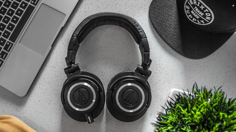 6 Tips To Prevent Hearing Damage From Excessive Use Of Headphones Or 102050159 