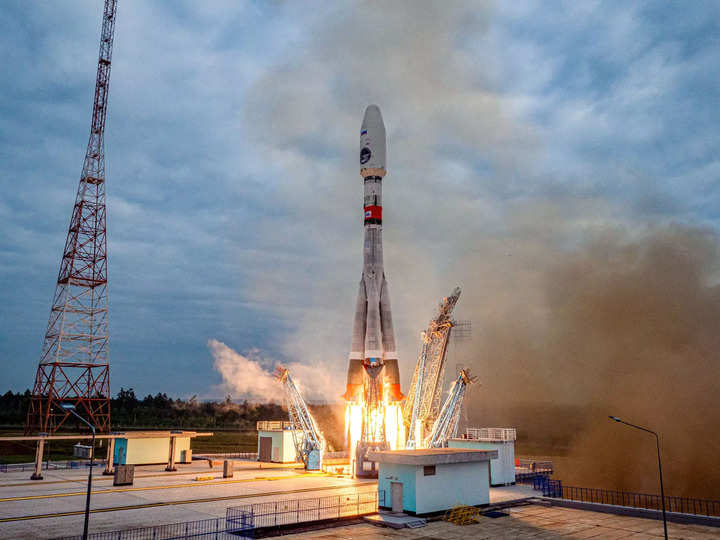 ISRO congratulates Russia's successful moon mission launch