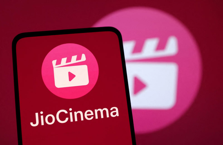 Кишор: Основатель Value 360 ​​Communications Кунал Кишор присоединяется к команде JioCinema «Indian Angels»./></p> <p>Кунал Кишор, видный деятель индийской стартап-экосистемы и основатель Value 360 ​​Communications, отправляется в новое приключение в качестве ангела-инвестора вместе с «Indian Angels». Это инвестиционное шоу, созданное Digikore Studios и в настоящее время доступное на Jio Cinema, знаменует собой важную веху в сфере ангельского инвестирования.</p> <p>Кишор известен своим опытом в области стратегических коммуникаций и брендинга. Его талант в составлении планов стратегических коммуникаций по праву принес ему титул «Создатель бренда-единорога», сыграв ключевую роль в успехе более 25 компаний-единорогов в стране.<br/><strong>Также читайте: </strong> Последние несколько дней распродажи на Amazon: гаджеты от Xiaomi, Philips, Amazon и других доступны по цене 599 рупий.<br/><strong><strong>Что такое «Индийские ангелы» на JIoCinema</strong><br/></strong>«Индийские ангелы» создают исторический прецедент как первое в мире инвестиционное шоу ангелов на платформе OTT. Будучи путеводной звездой для участников «Индийских ангелов», Кунал предлагает неоценимое наставничество и поддержку избранным стартапам. Основываясь на своем опыте консультирования и консультирования по PR-стратегиям нескольких индийских стартапов за последние 17 лет, он стремится помочь этим предприятиям в их стремлении к расширению, как в своем профессиональном качестве, так и на личном уровне.</p> <p>Что действительно отличает «Индийских ангелов» от других, так это доступность. Зрителям предоставляется возможность инвестировать в стартапы вместе с опытными инвесторами-ангелами посредством простой процедуры. Такой подход не только развлекает аудиторию, но и дает ей возможность активно способствовать росту и успеху любимых стартапов.</p> <p>Кишор сотрудничает с выдающейся группой из пяти других ангелов, включая Аджинкью Фиродию, управляющего директора Kinetic Group; Анкит Агравал, основатель и генеральный директор InsuranceDekho; Апарна Тьягараджан, соучредитель и директор по продукту Shobitam; Рикант Питти, соучредитель EaseMyTrip.com; и Шридха Сингх, генеральный директор и соучредитель T.A.C – The Ayurveda Co.</p> <p><strong><strong>Подробнее о Кунале Кишоре Синхе</strong><br/></strong>Родом из В городе Хазарибах в Джаркханде Кишор не только основал вторую по величине отечественную PR-фирму в Индии, но и превратил ее в маркетинговый конгломерат. Под его руководством Value 360 ​​Communication предлагает широкий спектр услуг, включая цифровой маркетинг, маркетинг влияния и региональный маркетинг.</p> <p>Влияние Кишора выходит за пределы зала заседаний совета директоров, поскольку он руководил более чем 3000 стартапами, формируя свой бренд и PR-стратегию. Его опыт и преданность своему делу были признаны во всем мире, что принесло ему многочисленные награды и похвалы за выдающуюся работу в этой области. </p> <p><strong>Также читайте: </strong>Последние несколько дней распродажи на Amazon : Автомобильные очистители воздуха от Philips, Sharp и других производителей стоимостью менее 10 000 рупий</p> </div><!-- .entry-content --> </article><!-- #post-## --> <nav class=
