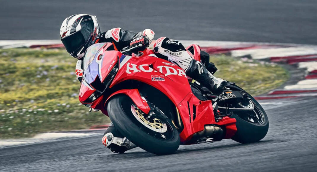 2027 Honda CBR600RR Unveiled With Fireblade Brakes, New TFT | TOI Auto