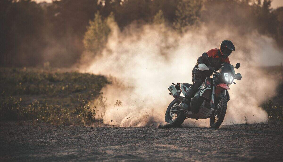 KTM 200 Duke Street vs Rain Mode: How Do the New Riding Modes Work ...