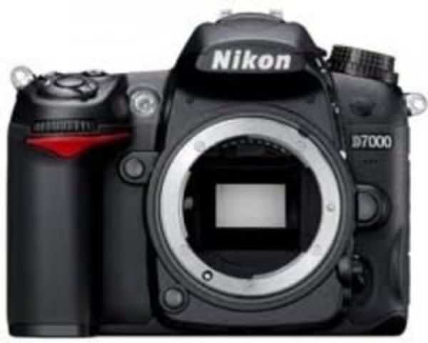 Nikon D7000 (Body) SLR Camera