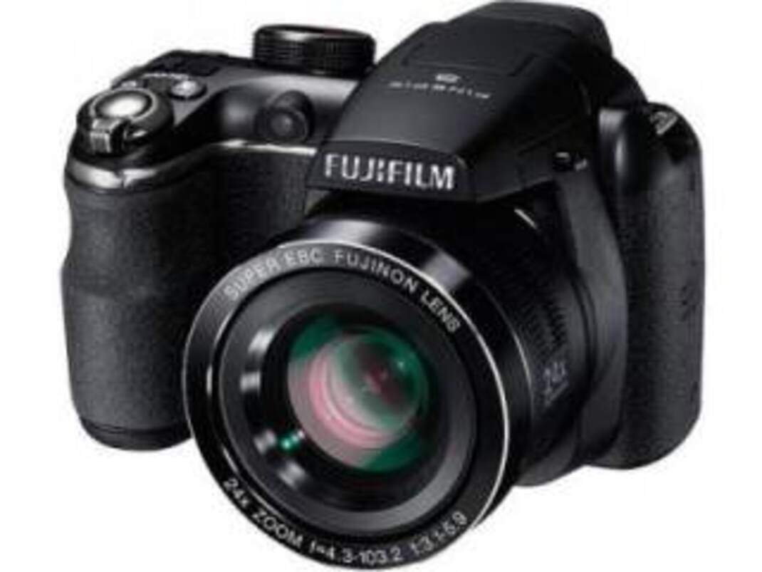 Fujifilm FinePix S4200 Bridge Camera: Price, Full Specifications