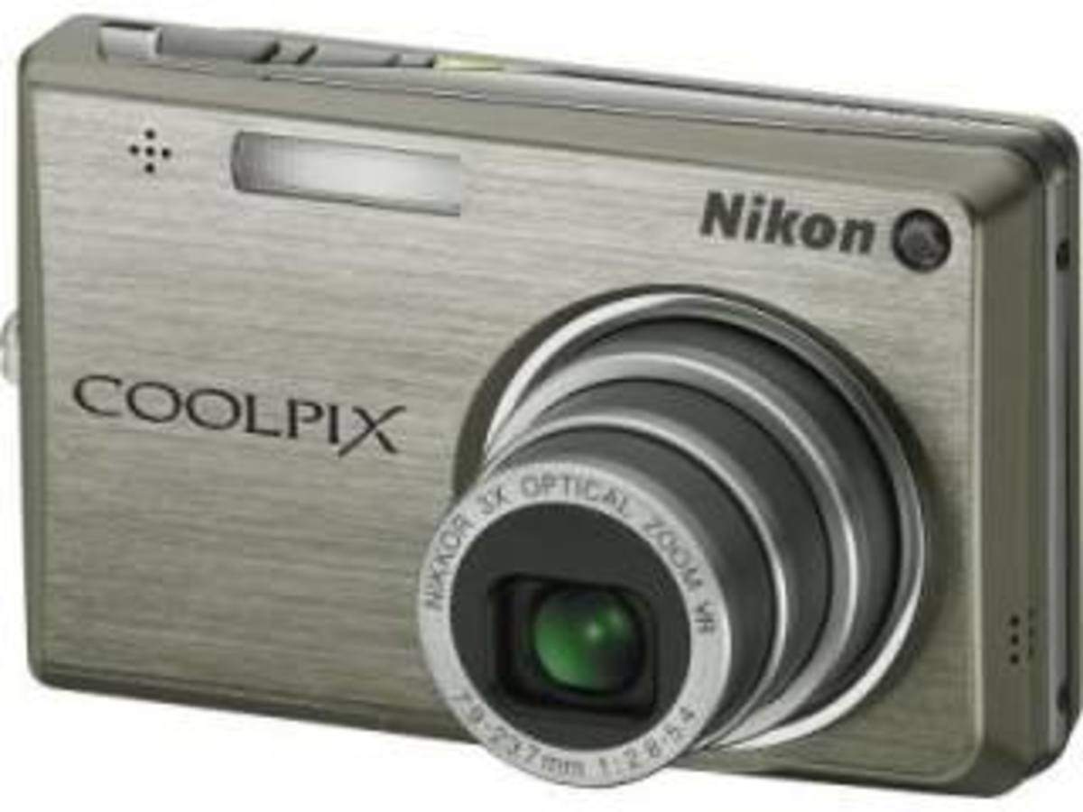 Nikon Coolpix S700 Point & Shoot Camera