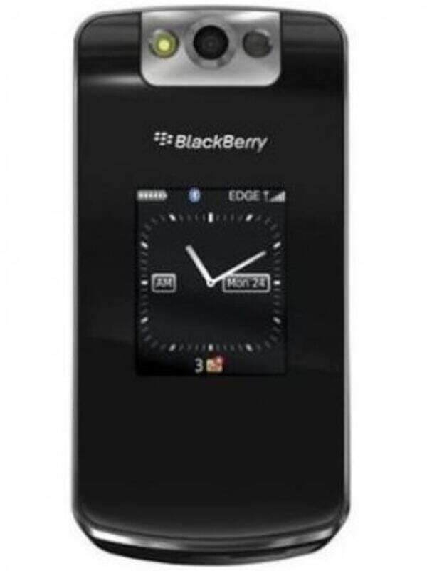 Blackberry Pearl Flip 8220 Photo Gallery and Official Pictures