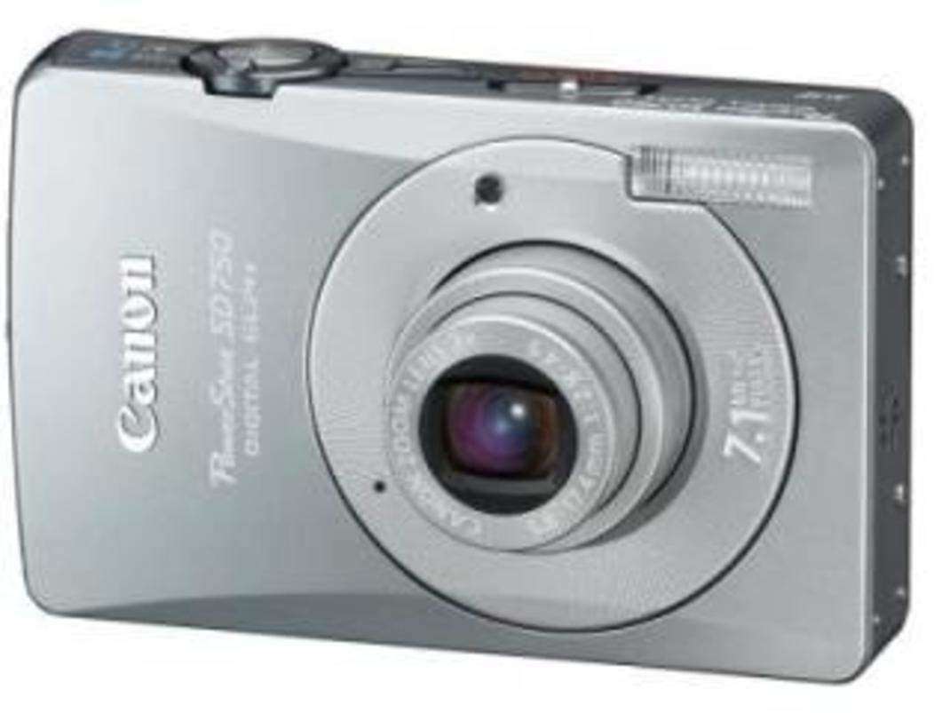 Compare Canon Digital IXUS 75 Point & Shoot Camera vs Nikon Coolpix ...