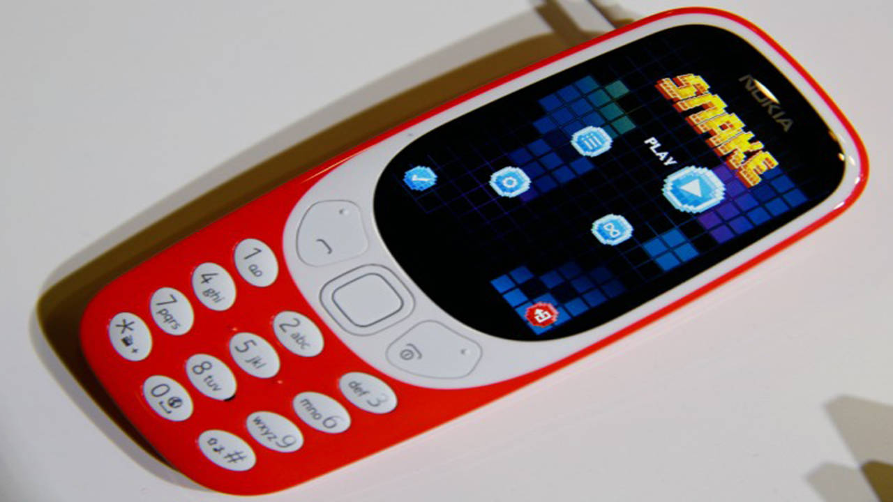 Playing Nokia 3310 Snake gameplay 