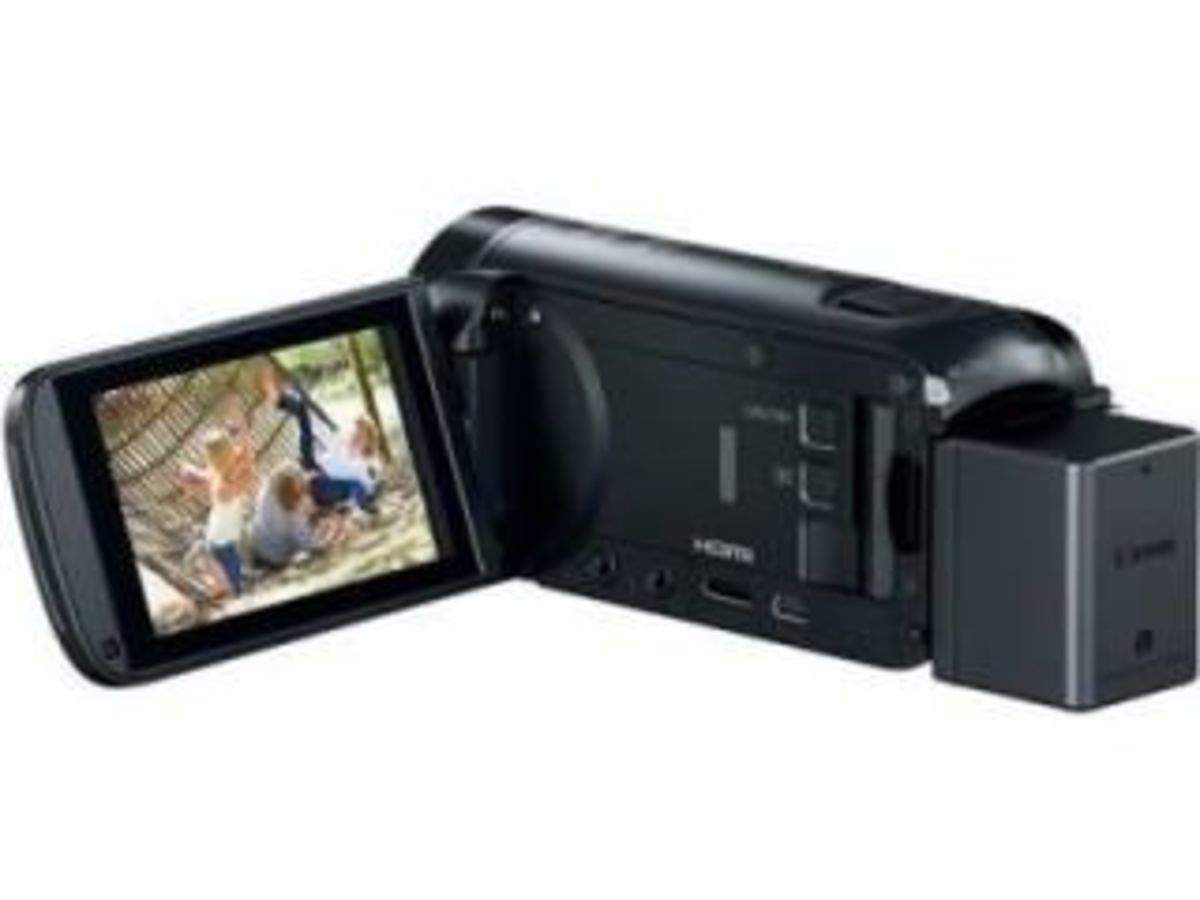 Video Accessory Bundle Canon VIXIA HF R800 Camcorder & Sandisk 32 GB SD Memory Card 