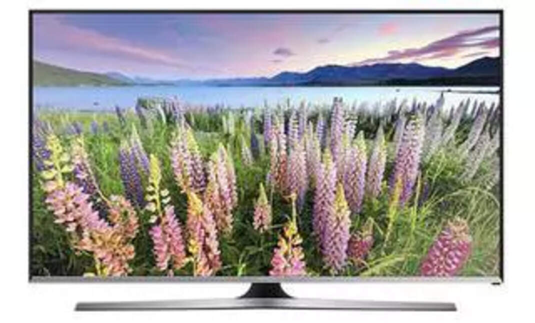 Compare Samsung 102 cm (40inch) 40J5570 Full HD Smart LED TV vs