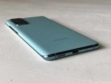 Samsung Galaxy S20 FE 5G Review : Style meets substance