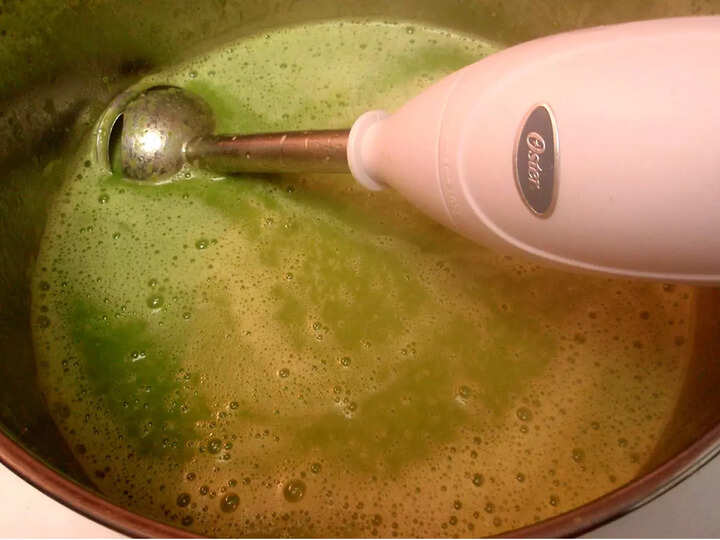 Immersion blenders with extra attachments for chutney, whipped cream & more