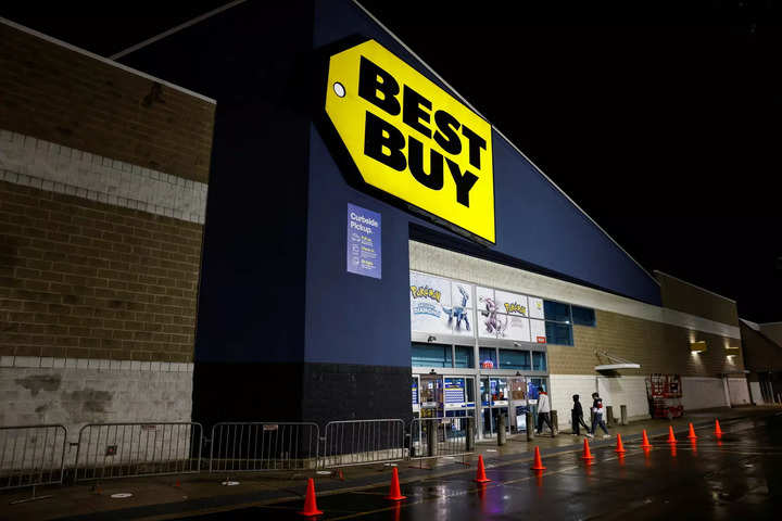 Black Friday 'early birds' find US stores less crowded, fewer bargains
