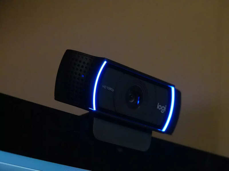 Webcam with ring lights to ensure proper focus on your face