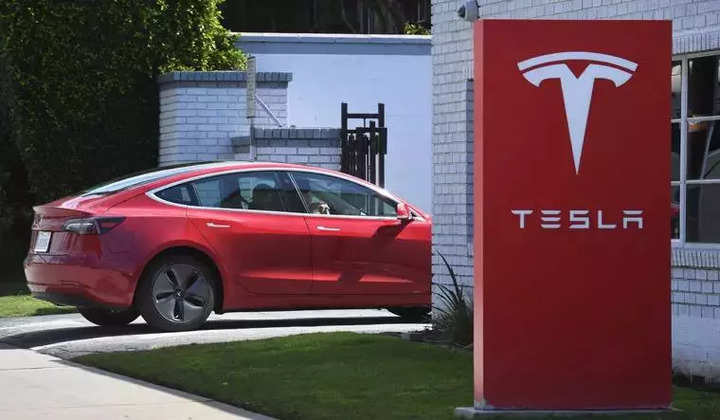 California DMV reviewing approach to regulating Tesla's public self-driving test: Report