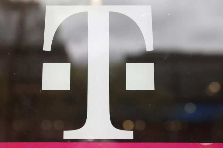 T-Mobile launches 5G products to compete with Verizon, AT&T for business clients