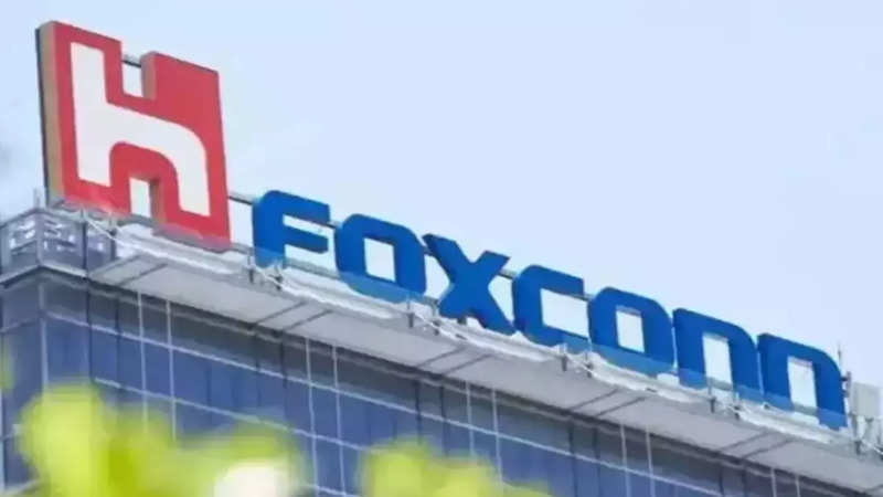 Despite global uncertainty, Apple’s Foxconn predicts a recovery