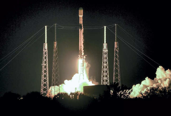 SpaceX lança 3 foguetes em apenas 36 horas
