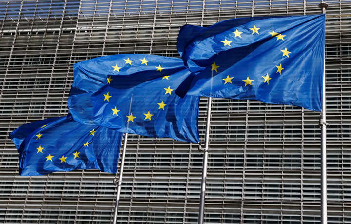 EU extends roaming regulations for telecom providers
