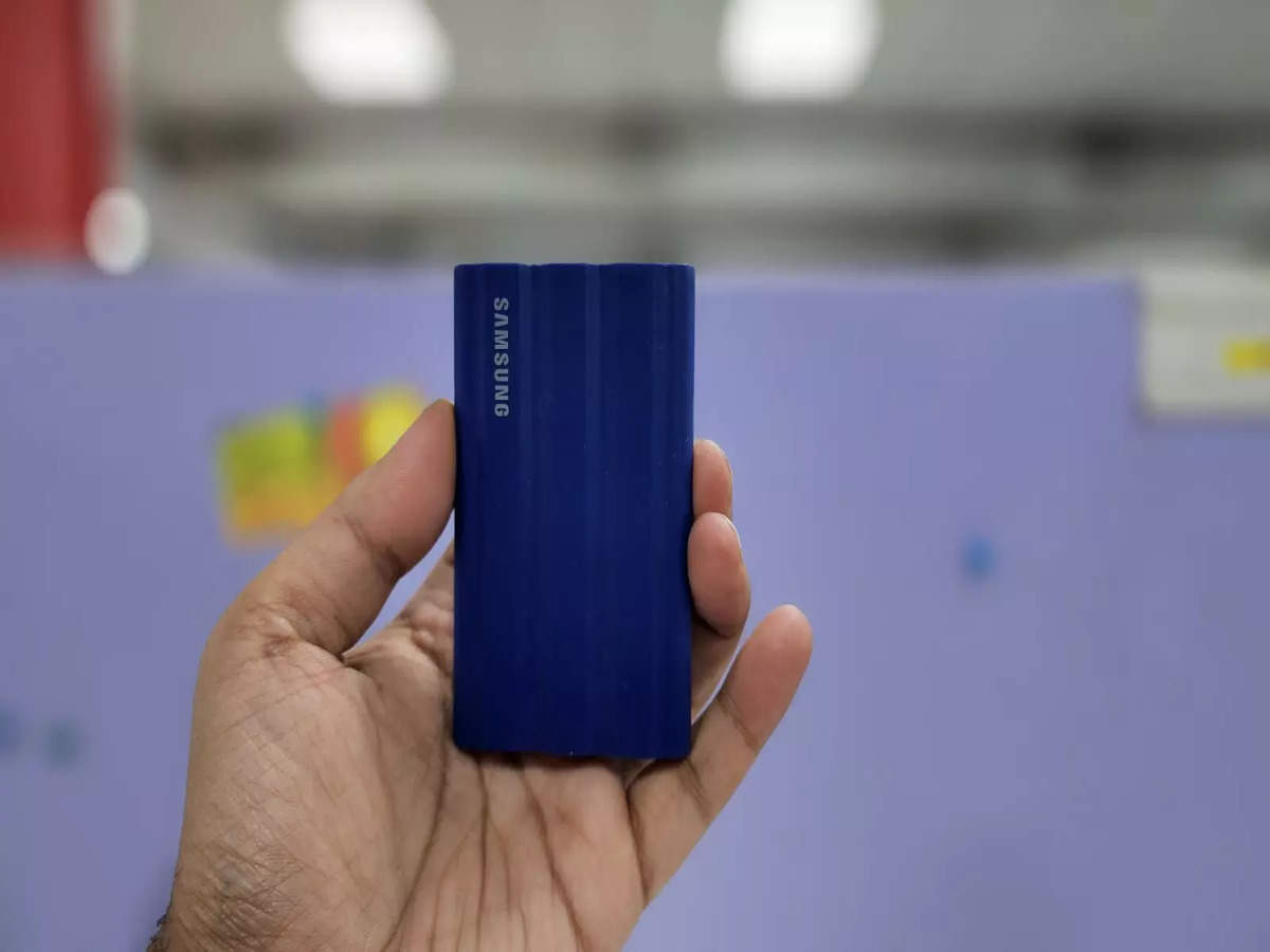 Samsung T7 Shield Portable SSD Unboxing and First Look (inc. Benchmarks) 