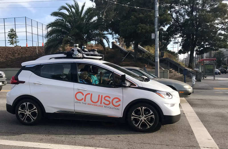 Self-driving cars stop at the same time, block traffic in US: Report