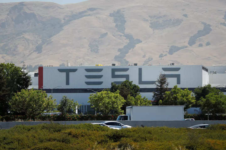 Tesla poursuivi pour discrimination raciale une fois de plus dans un contexte de ventes médiocres