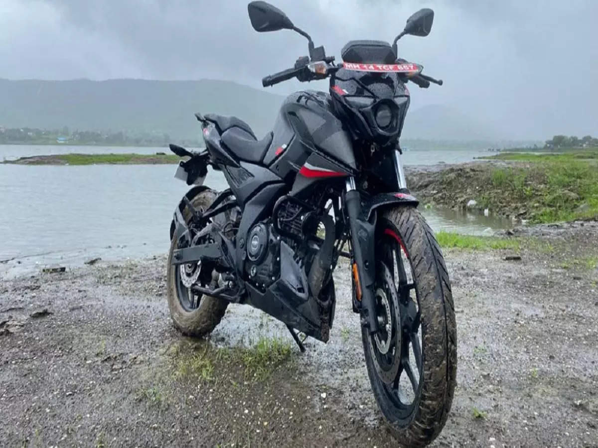 Bajaj Pulsar N160 vs Pulsar NS160 Specs features and price TOI