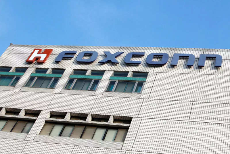 Perusahaan Energi Indonesia menjalin kerjasama EV senilai $2 miliar dengan Foxconn . Taiwan