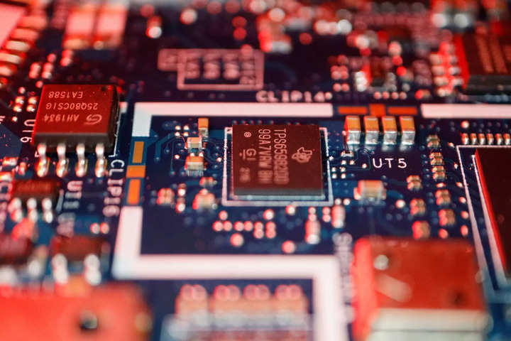 US plans to limit shipments of chipmaking equipment to memory chip makers in China