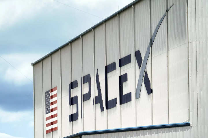 Europe considers Elon Musk's SpaceX to replace Russian rockets