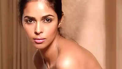 Sonashi Sex Video - Mallika Sherawat reacts to being called a 's*x symbol': 'Abhi kya karein,  change kaise karein iss image ko...' | Hindi Movie News - Bollywood - Times  of India