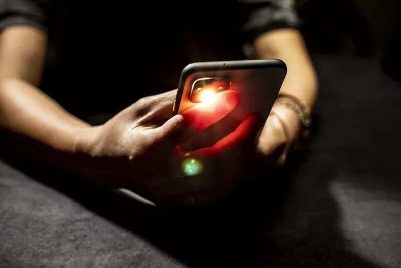 Smartphone's camera, flash can measure blood oxygen up to 70% at home