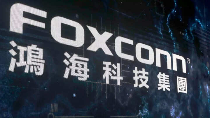 Foxconn unrest risks iPhone shipments, weighs on Apple shares