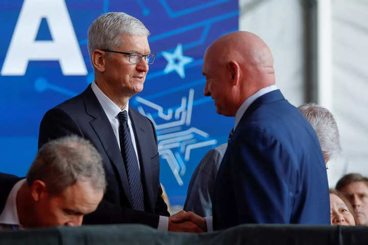 Tim Cook et Joe Biden prévoient des puces 