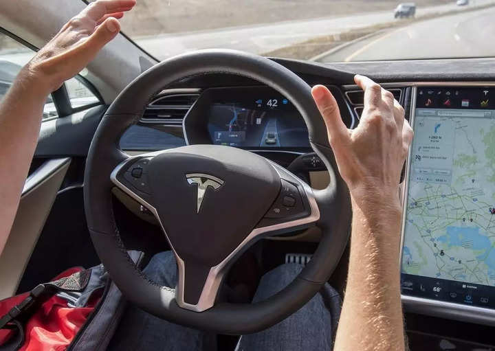 Un conducteur de Tesla retrouvé avec une conduite entièrement autonome et inattentive s’expose à une nouvelle amende