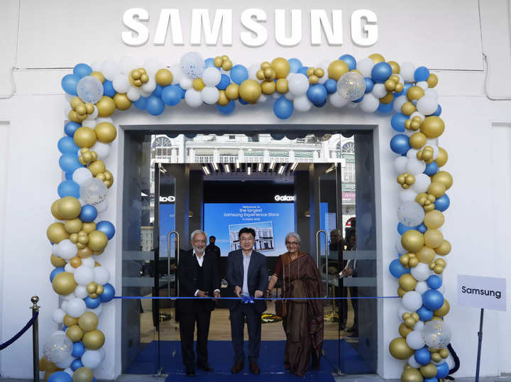 Samsung opens North India’s biggest store in Delhi; aims to change how gadget lovers experience devices