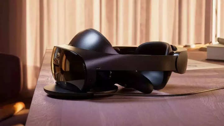 What are mixed reality headsets? How do they work? All questions answered