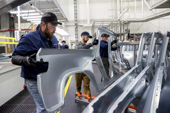 Rivian déménagera son personnel dans l’usine de véhicules électriques de l’Illinois pour accélérer la production: rapport