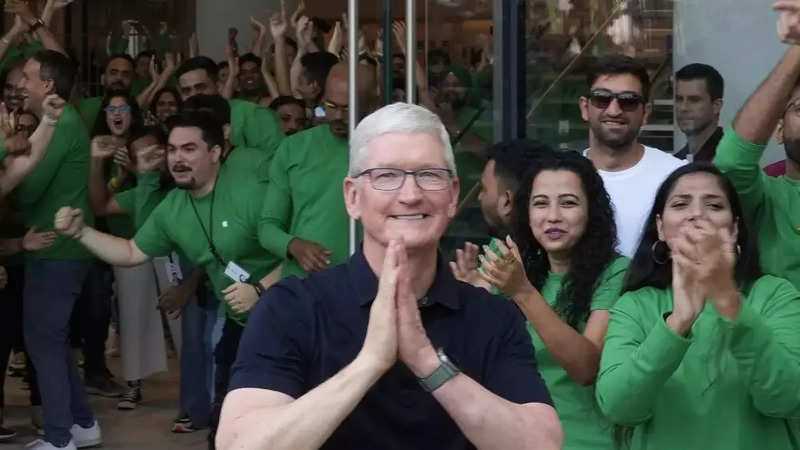 Tim Cook opens first Apple store in India - KTVZ